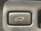 【パワーバックドア】スマートキーや運転席のボタンを押すだけでリアゲートが自動で開閉します!荷物を持っている時や、高い位置にあるバックドアを閉める際に便利な機能です♪