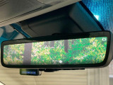 【デジタルインナーミラー】後席の大きな荷物や同乗者で後方が確認しづらい時でも安心!カメラが撮影した車両後方の映像をルームミラー内に表示。クリアな視界で状況の確認が可能です!