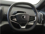 前方車を自動追従するアダプティブクルーズのほか、ステアリング操舵も行う進化型クルーズ『パイロットアシスト』を搭載。車体を車線内へと適正に維持しつつ先行車を忠実に追従します。