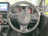 インテリアに合わせたデザインのステアリングは、運転される方のことも考え、運転しやすい形状、大きさです。是非一度、実際に触ってお確かめください。
