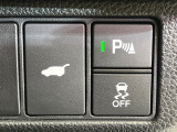 【パワーバックドア】スマートキーや運転席のボタンを押すだけでリアゲートが自動で開閉します!荷物を持っている時や、高い位置にあるバックドアを閉める際に便利な機能です♪