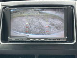 便利なバックカメラ付きで、車庫入れも安心。