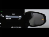 隣車線を走る車両をレーダーで検知し、ドアミラーでは確認しにくい後側方エリアに存在する車両に加え、急接近してくる車両も検知します。車両を検知するとドアミラーに搭載されたLEDインジケーターが点灯します。