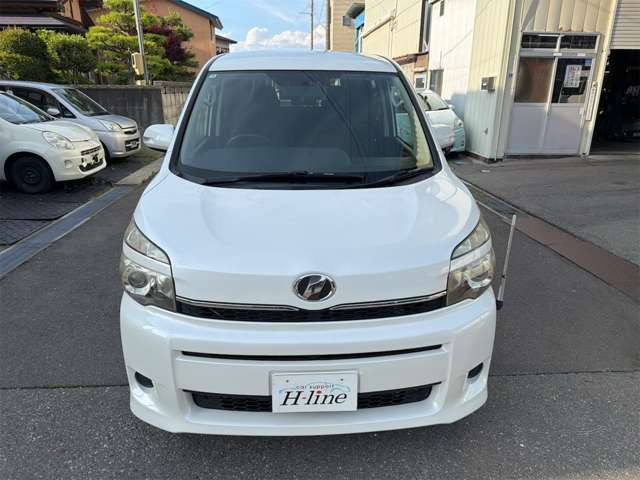 トヨタ ヴォクシー 2.0 X 4WD の中古車詳細 (110,000km, パール, 秋田