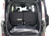 大きな開口幅で荷物を出し入れしやすいのが魅力のラゲージスペースです!