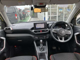 【運転席・インパネまわり】ハンドル・シート・フロアーなど隅々までプロによるクリーニング済み☆彡キレイな車内でドライブが一層快適にお楽しみいただけます!!