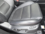 【運転席パワーシート&ドライビングポジションメモリー機能】運転手にあったシートパターン設定可能です。