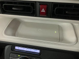 ワイヤレス充電器も付いていますよ♪