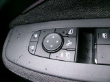 ドアミラーの鏡面の調節、格納は運転席からすべて操作できます!