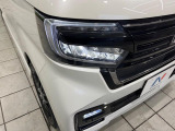 【LEDヘッドライト】悪天候や夜間走行時も良好な視界を確保し安心して運転できる高輝度LEDヘッドライトを装備!点灯速度が早く、消費電力も抑えられています。