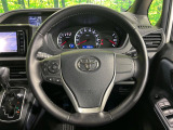 【純正革巻きステアリング】上質な革を使用することで、手にしっかり馴染みとても運転しやすいハンドルです♪