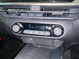 オートエアコン付きなので、温度を設定するだけで車内を快適にしてくれます!