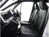 高いホールド性で運転姿勢が安定します。長距離ドライブでも疲れにくいのが魅力です。快適なドライビングライフをお送りください♪