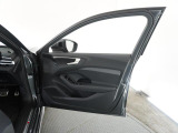 ドアを開けると上質で上品な室内空間が広がり細部までこだわったAudiデザイン性と、物づくりのこだわりを感じて頂けます。詳しくは0078-6002-900146中古車スタッフまで