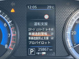 スピードメーター上に運転をサポートする様々な情報を表示してくれます。
