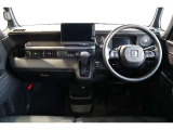 操作性に優れた運転席となります!小物入れや各ボタンの配置にこだわり、使いやすいです!座り心地もよく視認性も良好なのでロングドライブもお任せ下さい!