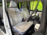 運転席シート廻りは使用感も少なく、良好な状態となっています。丁寧に使われていたことがよくわかりますね。