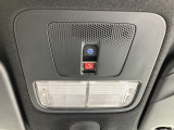 緊急通報ボタンは天井にあります。運転中の体調不良や、エアバッグの作動しない事故の際には押してください