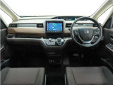 ◆視界広々で非常に運転しやすくロングドライブでも疲れを感じさせないすっきりとまとまったインパネ周りです。