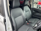 【運転席】座り心地が良いシートなので長時間の運転でも快適にお過ごしいただけます。新品のフロアマットのご注文も可能です。掲載箇所以外にご希望の写真がございましたらお気軽にお問い合わせ下さい。
