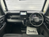 ドライバー目線の画像です。室内や視界もとても広いため運転しやすいですよ。ぜひご来店の際はお掛け下さい。