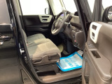 シートはフィット性も良く、楽な運転姿勢を保てます。