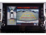 【パノラミックビューモニター】 後退時に車両の後ろ側を表示するだけでなく上から見たような映像で車庫入れなどバックする際に安心です。