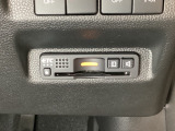 ハンドルの右下にETCがついています。高速道路の料金所の通過も楽々です!。 カードの取り出しもしやすい場所についています。