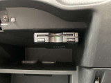 音声案内アンテナ分離式ETCが助手席側グローブボックス内に取り付けられています。