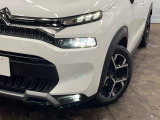 ●LEDヘッドライト:夜間走行時も良好な視界を確保し安心して運転できる高輝度LEDヘッドライトを装備!点灯速度が早く、消費電力も抑えられています。