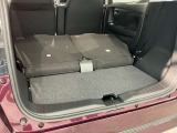 リヤシートを全て倒せばさらに荷物が積めますよ。