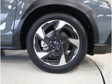 タイヤサイズは225/55R18です。