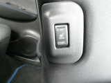 後席シートヒーター操作スイッチは助手席シートバックにあります