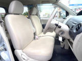 運転席シート廻りは使用感も少なく、良好な状態となっています。前オーナー様が丁寧に使っていたことがよくわかりますね。