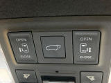 【パワーバックドア】スマートキーや運転席のボタンを押すだけでリアゲートが自動で開閉します!荷物を持っている時や、高い位置にあるバックドアを閉める際に便利な機能です♪