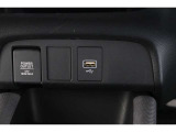 スマートフォンなどの音楽再生が可能なUSB接続ジャック装備車両です♪♪♪