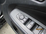 ドアミラーの鏡面の調節、格納は運転席からすべて操作できます!