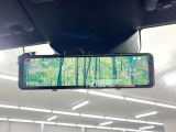 【デジタルインナーミラー】後席の大きな荷物や同乗者で後方が確認しづらい時でも安心!カメラが撮影した車両後方の映像をルームミラー内に表示。クリアな視界で状況の確認が可能です!