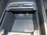 【トヨタ認定中古車の安心1】中古車をキレイで気持ちよくお乗りいただけるよう、トヨタ認定中古車はしっかりクリーニング。エンジンルームからシートを外した洗浄まで、目に見えない部分も徹底的に洗浄しています