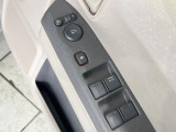 【電動格納ミラー】サイドミラーは電動格納式となっており、狭い駐車場でもキズがつくリスクを抑えられます。