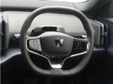 前方車を自動追従するアダプティブクルーズのほか、ステアリング操舵も行う進化型クルーズ『パイロットアシスト』を搭載。車体を車線内へと適正に維持しつつ先行車を忠実に追従します。