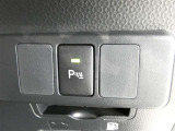 【クリアランスソナー】・・・バンパーの角に取り付けられた超音波センサーで障害物との距離を感知。音声と表示ランプ、アラーム音でドライバーに知らせます。