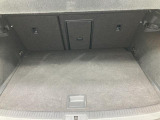 ●すっきりとした見た目のスクエア形状のラゲッジスペースです。また荷物が多い時、急なお買いものの際にもリヤシートを倒していただくことにより十分なスペースを確保できます。