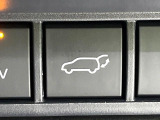 【パワーバックドア】スマートキーや運転席のボタンを押すだけでリアゲートが自動で開閉します!荷物を持っている時や、高い位置にあるバックドアを閉める際に便利な機能です♪