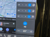 【シートベンチレーション】夏場は涼しい風でお尻や背中の熱・ムレを防ぎ、冬にはエアコンよりも早く温まってポカポカに!レザーシートにうれしい装備で、どんな季節も快適にお過ごしいただけます。