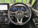 インテリアに合わせたデザインのステアリングは、運転される方のことも考え、運転しやすい形状、大きさです。是非一度、実際に触ってお確かめください。