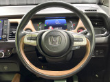 【純正革巻きステアリング】上質な革を使用することで、手にしっかり馴染みとても運転しやすいハンドルです♪