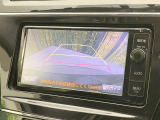 【バックカメラ】駐車時に後方がリアルタイム映像で確認できます。大型商業施設や立体駐車場での駐車時や、夜間のバック時に大活躍!運転スキルに関わらず、今や必須となった装備のひとつです!