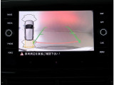 バックカメラ トラフィックアラートで苦手な駐車も楽々できます.