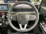 インテリアに合わせたデザインのステアリングは、運転される方のことも考え、運転しやすい形状、大きさです。是非一度、実際に触ってお確かめください。